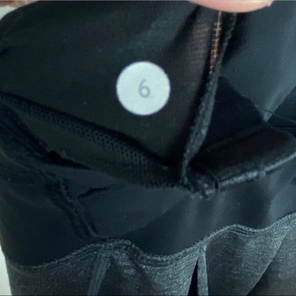 Lululemon Run Your Heart Out Tank Heathered Black Top Built In Bra Size 6 Yoga - Picture 6 of 8